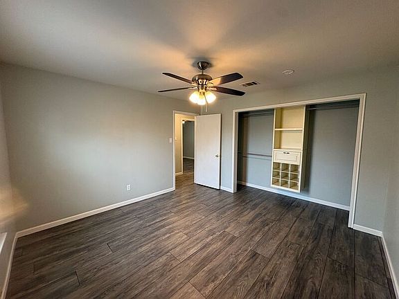 5th image of 400 Lakeside Dr