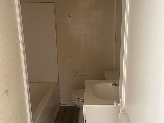3rd image of 3325 Forrest Ave