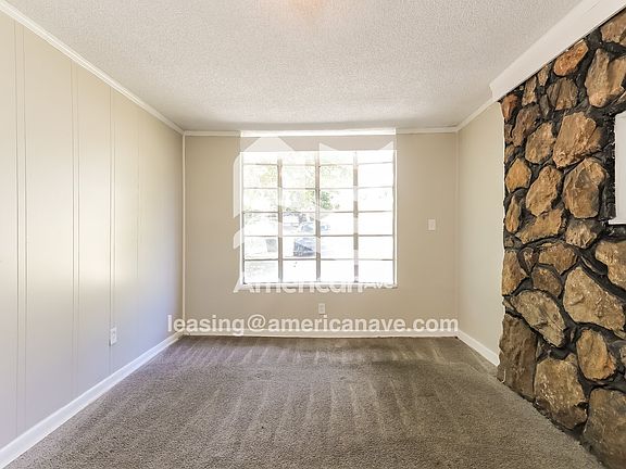 1033957_002_living_room_3.jpg