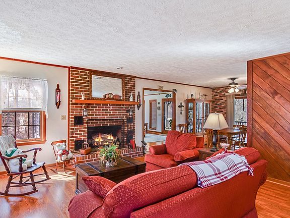 3rd image of 192 Wellington Dr