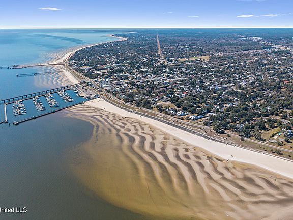 5th image of 111 Bay View Ct