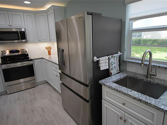 2nd image of 28 Pine Arbor Ln