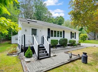 7 Wayside Rd W, Hewitt, NJ 07421