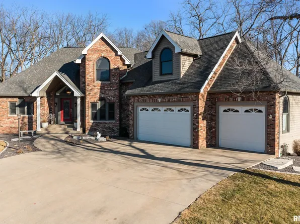 905 Brookline Dr, Eureka, IL 61530