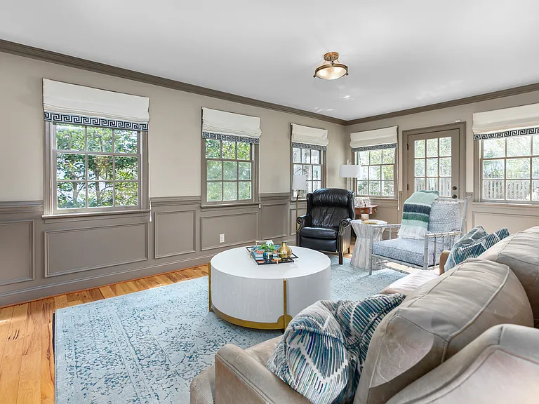 203 Elmwood Dr — Photo 14