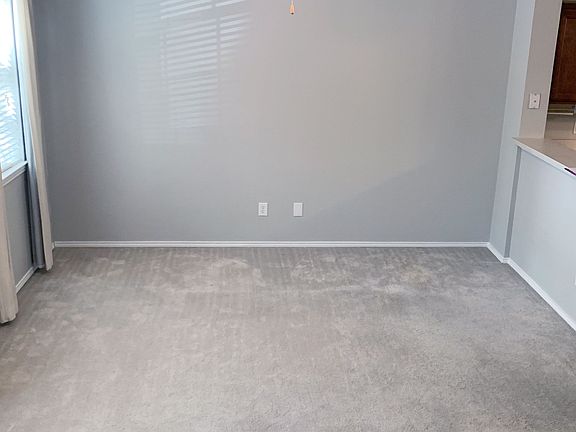 2_02_livingroom.jpg