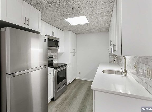 4th image of 800 Palisade Ave APT 702