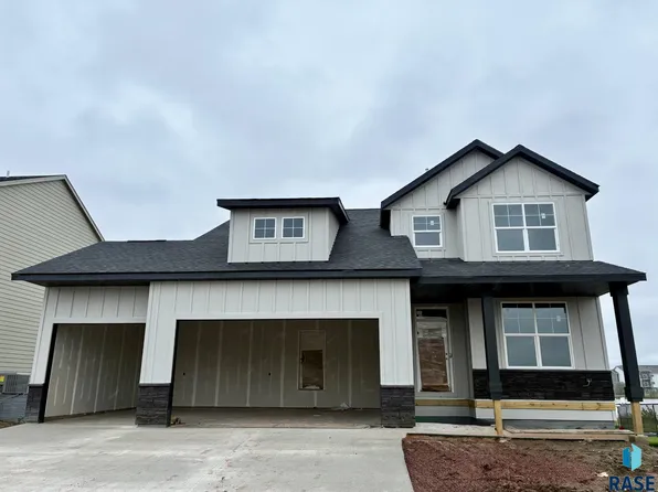 5628 E Ashwood Cir, Sioux Falls, SD 57108