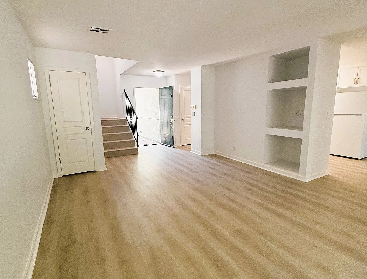 4 bed, 2.5 bath, 1450 sqft, $4,395 — Photo 4