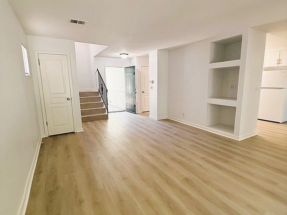 4th image of 205 E Edmundson Ave APT B