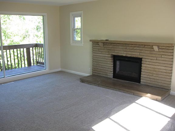 5th image of 1006 Robin Hill Dr