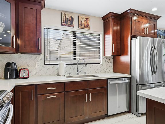 4th image of 5775 Cochran St