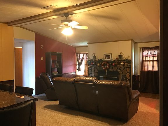 Living Rm w/ Fireplace