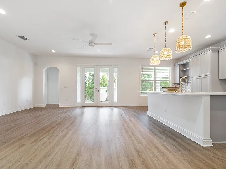 2806 Sanders Dr — Photo 5