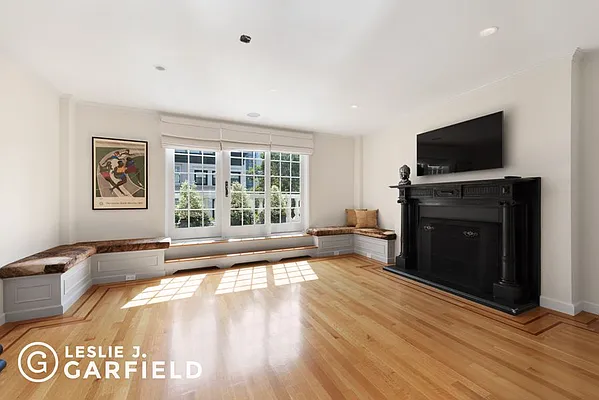 Sold by Leslie J. Garfield | media 8