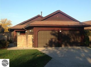 2131 Hammond Pl E, Traverse City, MI