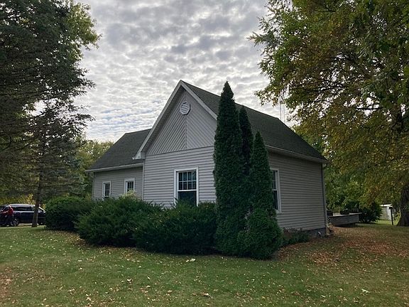 4th image of 601 SW Iroquois Ave