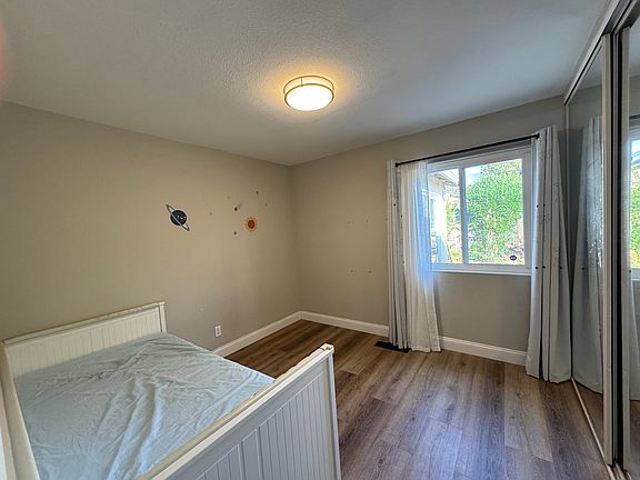 4th image of 2814 Zinnia Ct