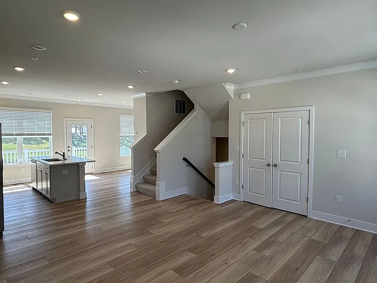 2108 Winterberry Ln — Photo 7