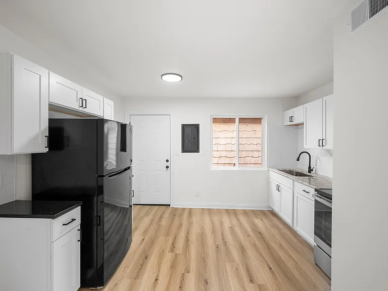 613 S Champion Ave #F — Photo 10