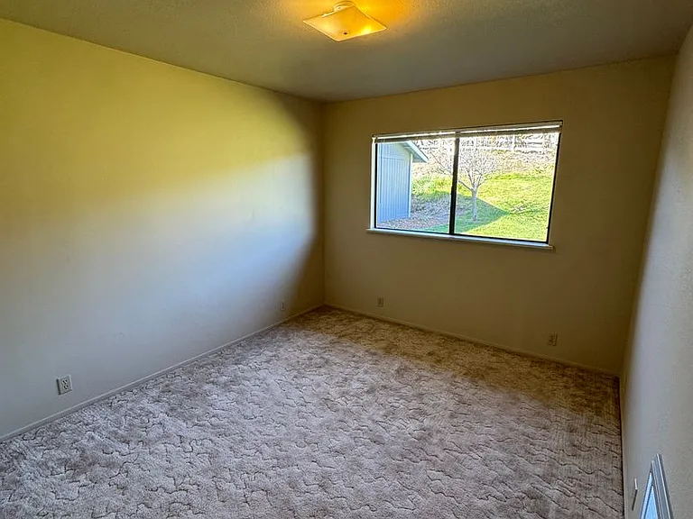 1571 Vista Grande Ln — Photo 9