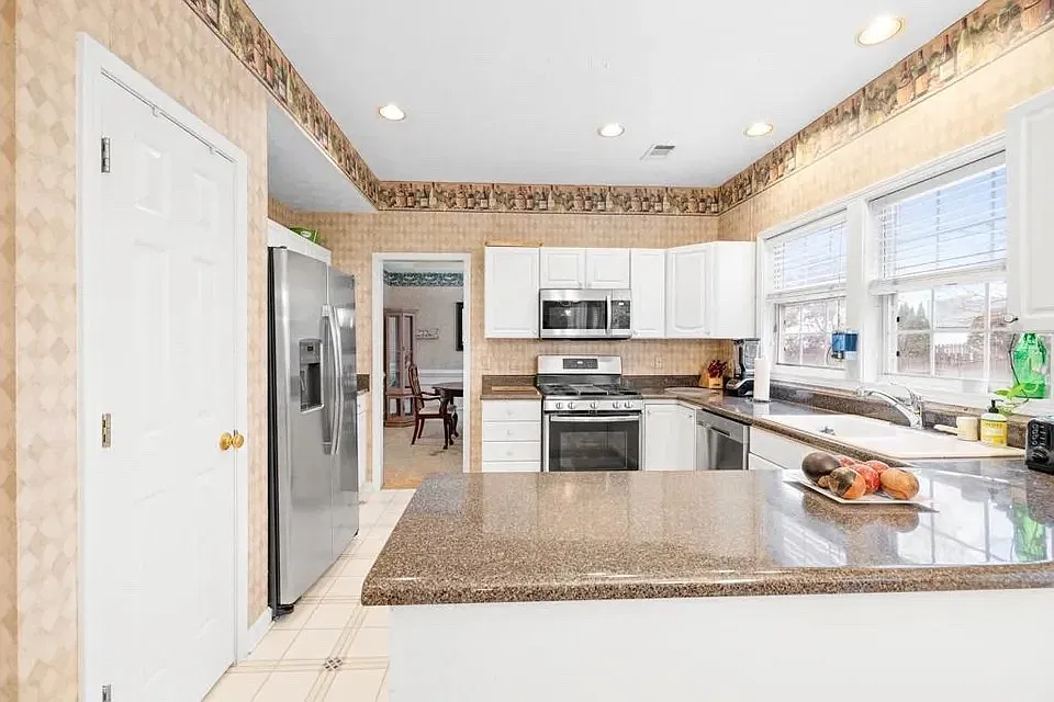 2465 Lunetta Ln — Photo 4