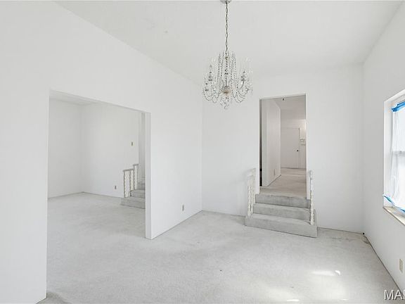 5th image of 1936 Fernwood Rd