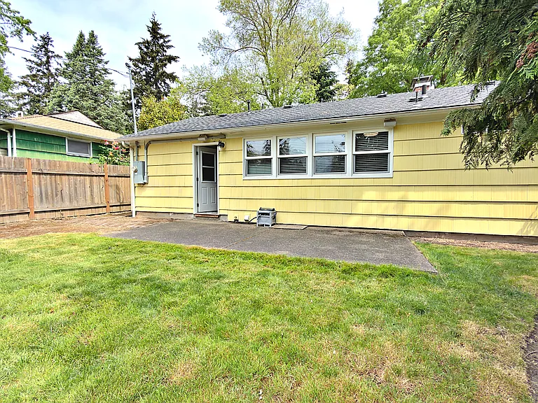12820 SW Edgewood St — Photo 40
