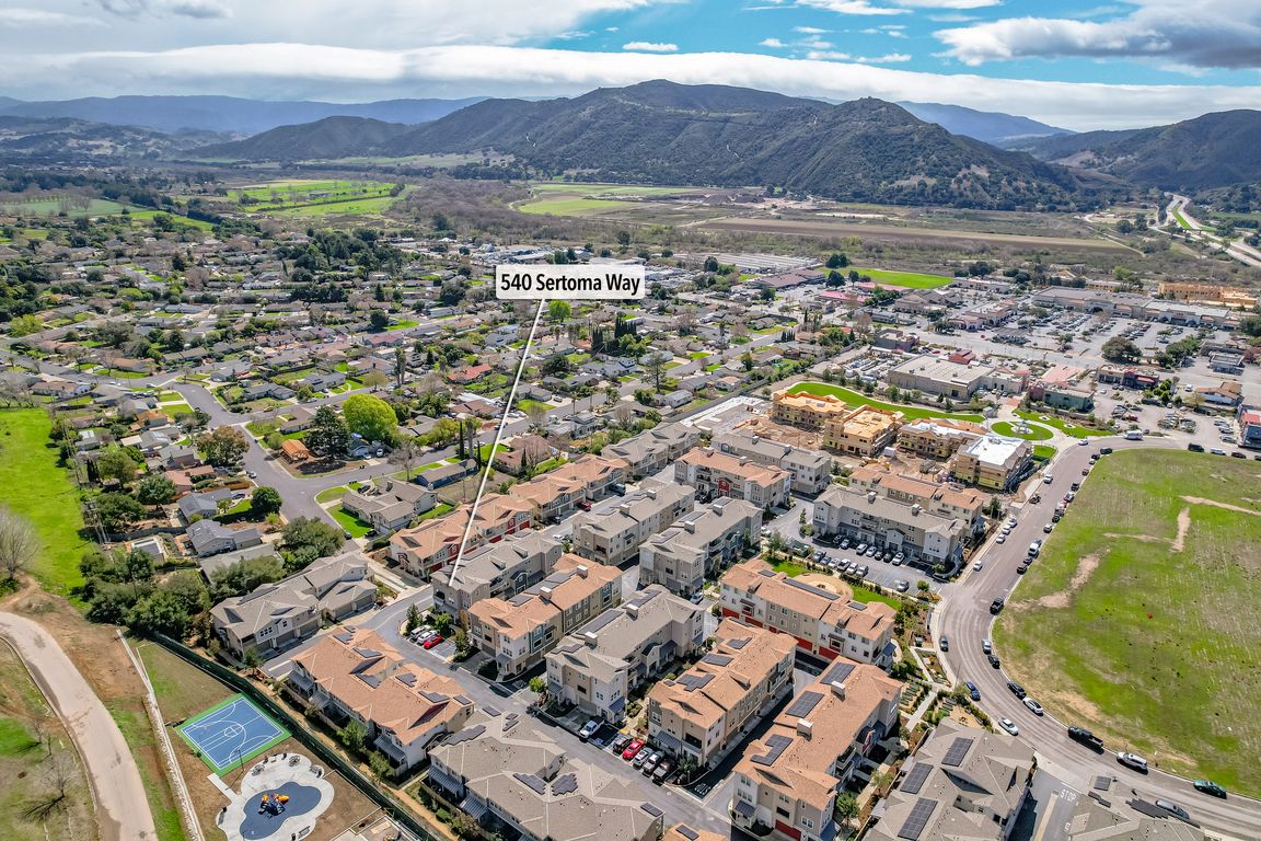 01-Vineyard Village (aerial)