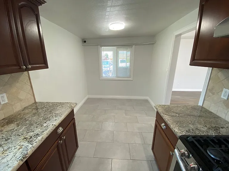 15522 Claretta Ave — Photo 8