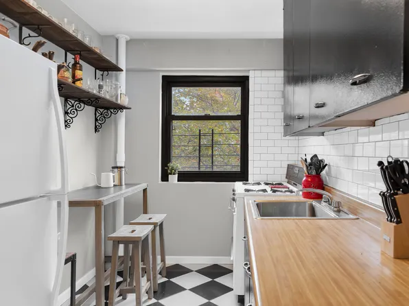 21-85 34th Avenue image 3 of 5