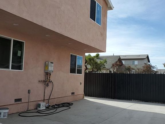 3rd image of 701 W 55th St