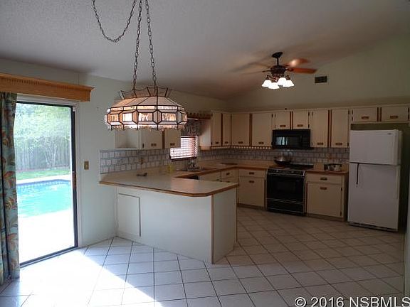 3rd image of 2618 Travelers Palm Dr