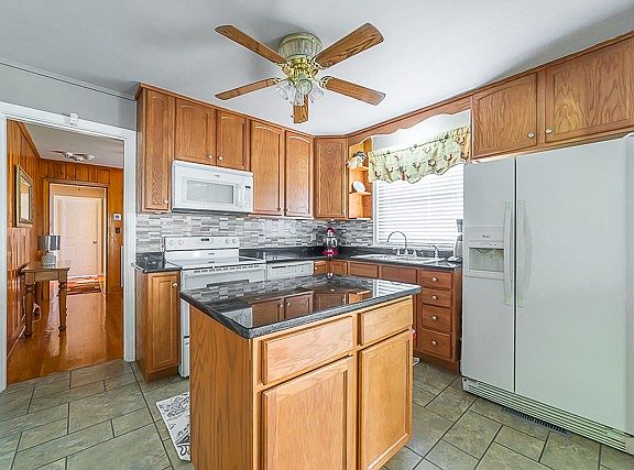 3rd image of 104 Allenwood Dr