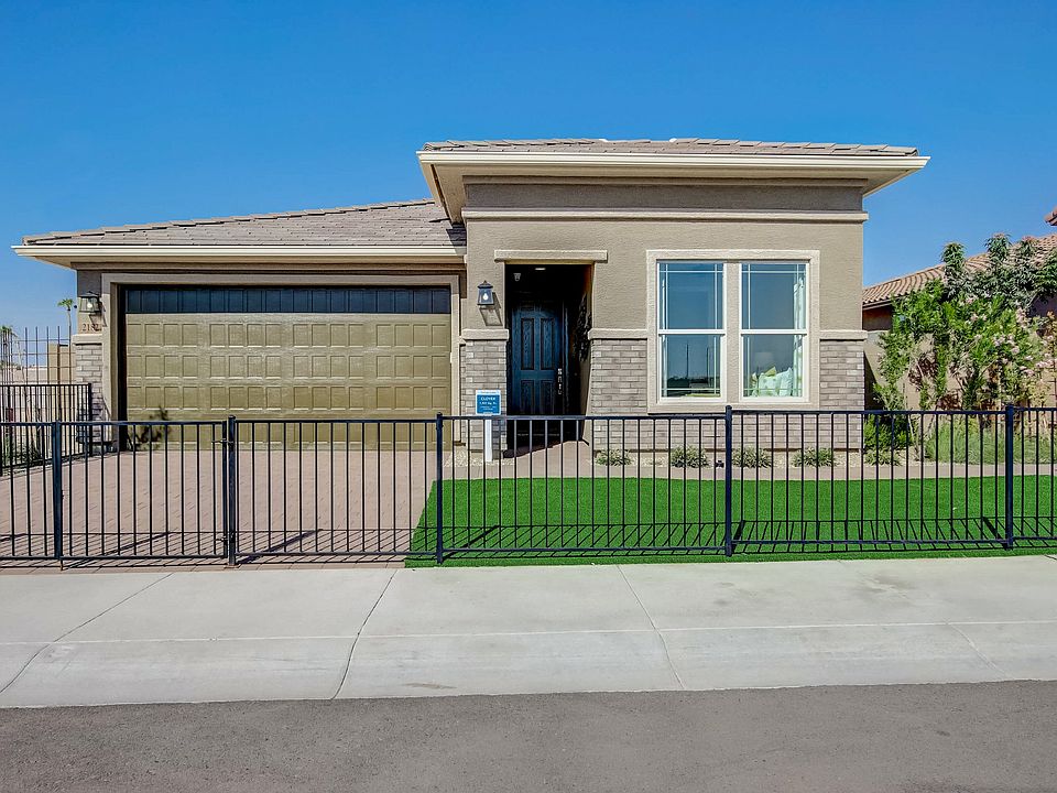 Elegant single-story residence with striking brickwork and pristine facade in Anderson Parc, Castill