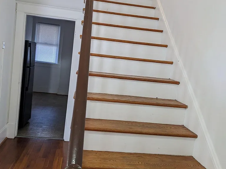 214 E Fairfax Ln — Photo 7