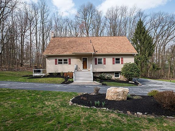 4th image of 227 Woodland Dr