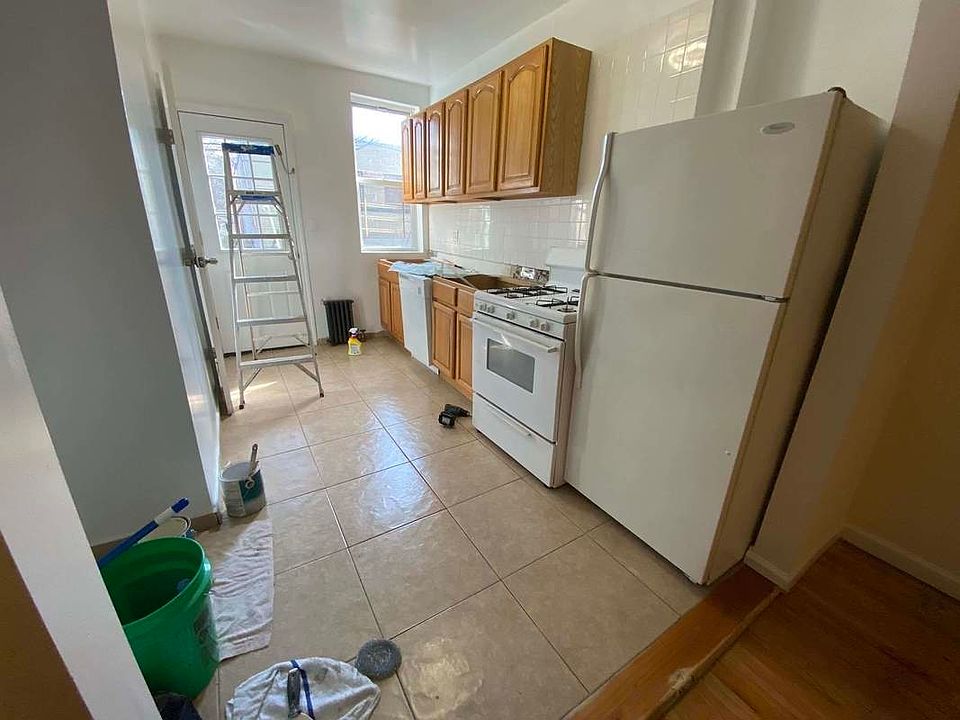 1st image of 3211 48th St APT 1R