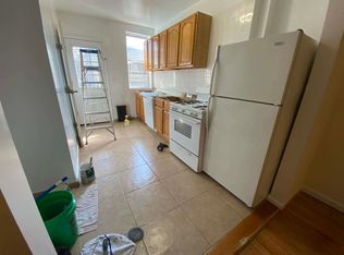 3211 48th St APT 1R, Astoria, NY 11103