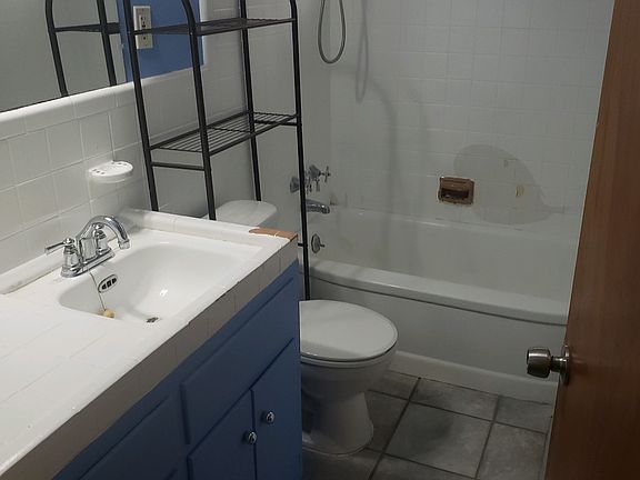 5th image of 111 N Altadena Ave