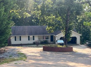 9075 Hayes Dr, Gainesville, GA 30506