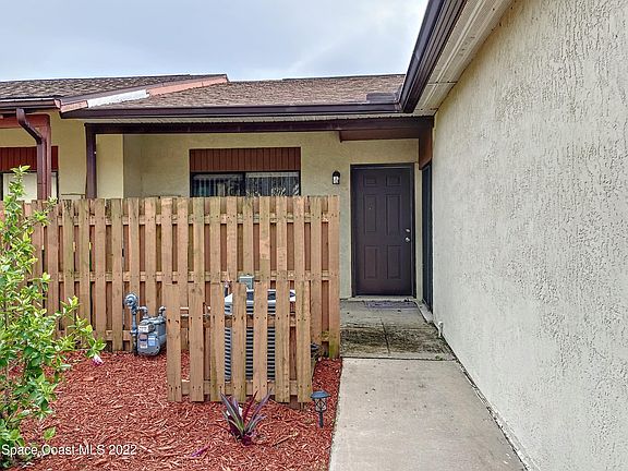 2nd image of 15 Bogart Pl #15