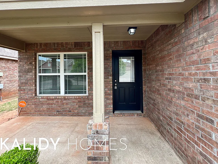 737 Christian Ln — Photo 2