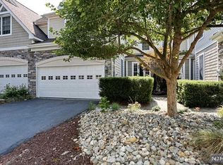 10 Cobblestone Ct, Oakland, NJ 07436