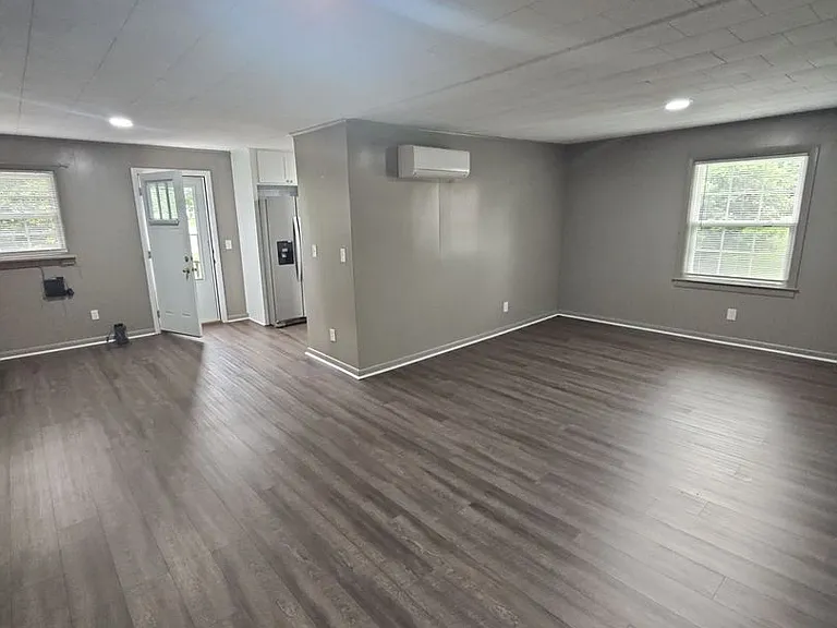 104 Greenlawn Dr — Photo 4