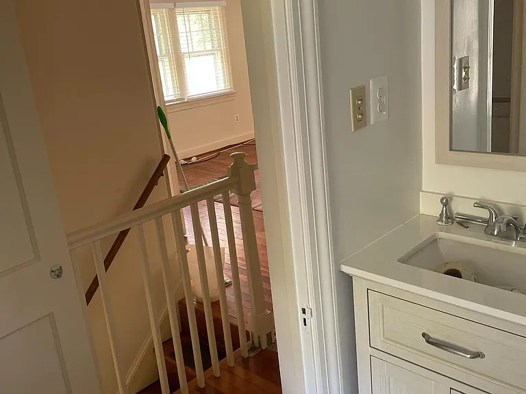 2210 N Lexington St #UPPER LEVEL — Photo 17