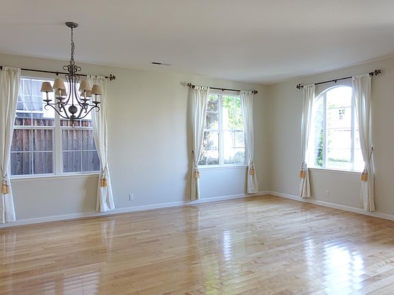 2nd image of 3615 Lago De Bracciano St