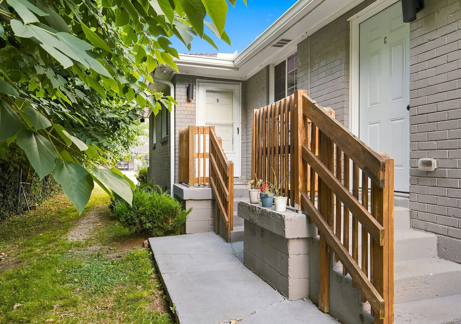 27th Ave N_714 — Photo 1