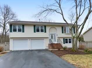 3 Simmons Rd, Barrington, RI 02806
