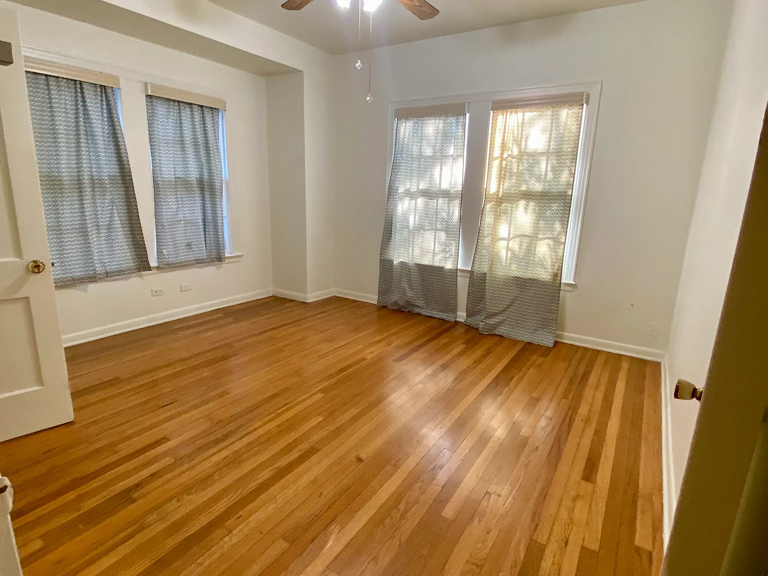 3 bed, 1294 sqft, $2,400 — Photo 4